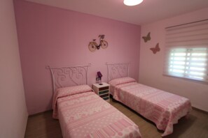 3 Schlafzimmer, Bügeleisen/Bügelbrett