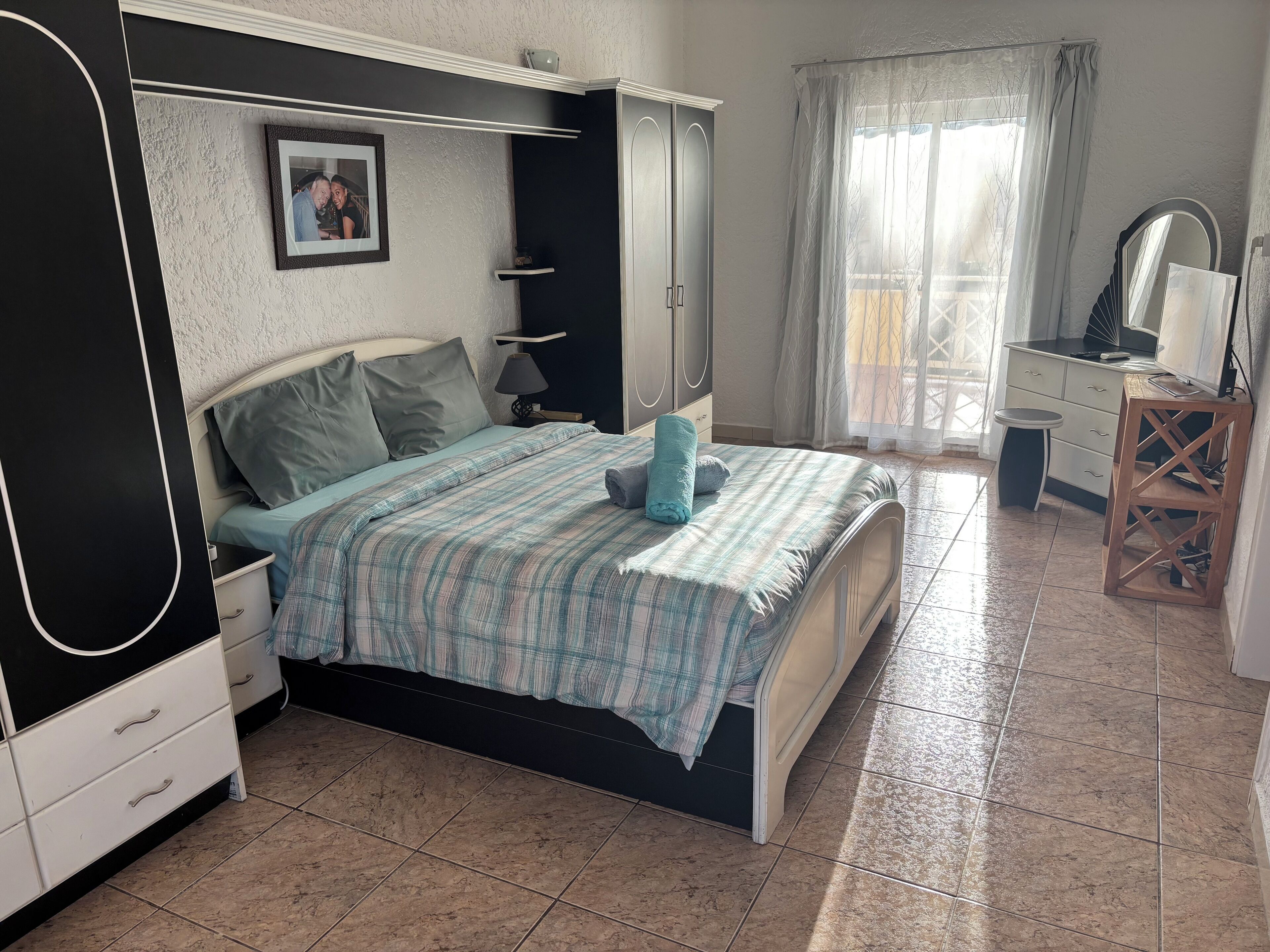 4 slaapkamers, een kluis op de kamer, een strijkplank/strijkijzer