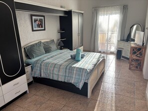 4 bedrooms, in-room safe, iron/ironing board, free WiFi