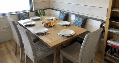 Luxury Contemporary Beach Lodge With Sand Dunes And River Views - Sleeps 6