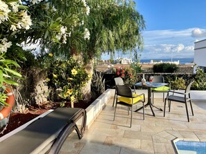 Outdoor dining - Spacious Villa with Private, Sunny Garden, Sea View and Exclusive Pool  (Playa Blanca)