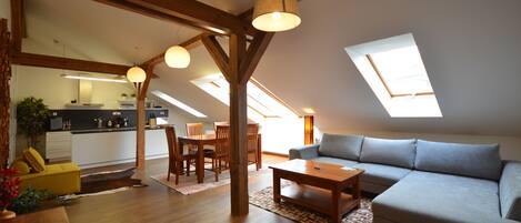 Smart TV, DVD player, stereo