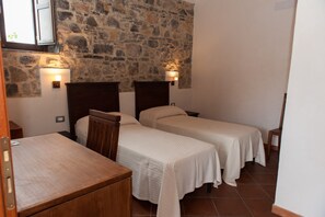 3 habitaciones, tabla de planchar con plancha y wifi gratis