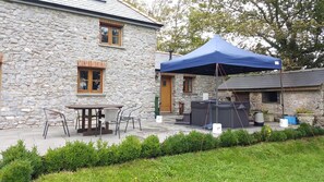 Outdoor dining - Stone Barn, well equipped, scrupulously clean, with Stunning Countryside Views.  (Pembrokeshire)