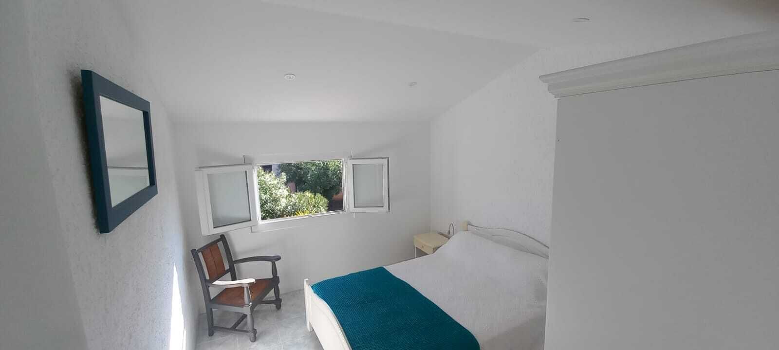 3 slaapkamers, een strijkplank/strijkijzer, reisbedje, gratis wifi