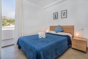 3 slaapkamers, een strijkplank/strijkijzer, gratis wifi, beddengoed