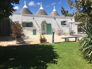 Exterior - Trulli in Apulia with pool and pine forest with hammocks....... a fairy tale! (Martina Franca (TA))