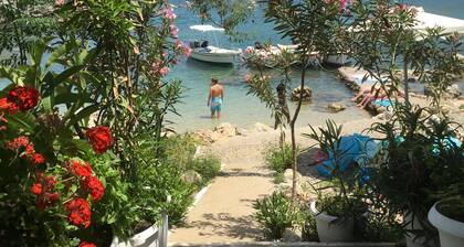 4 makuuhuoneen uudistettu kapteenitalo Lindos Villagessa