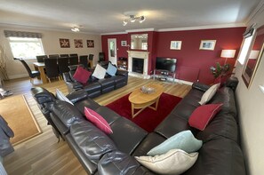 Smart-TV, DVD-spiller og stereoanlegg