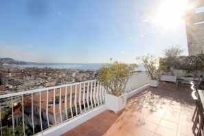 Property grounds - ROOF VILLA above the roofs of Nice facing the sea 100 m² + 100 m² terraces (Nice)