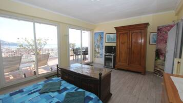 3 bedrooms, iron/ironing board, travel crib, free WiFi