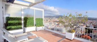 ROOF VILLA above the roofs of Nice facing the sea 100 m² + 100 m² terraces