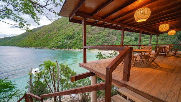 Deluxe villa, 2 slaapkamers | Uitzicht op strand/zee
