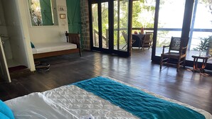 Deluxe studio (Cambodge) | Verduisterende gordijnen, een strijkplank/strijkijzer