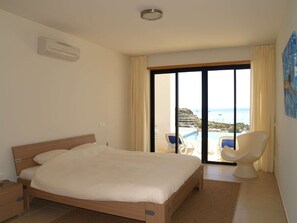 3 bedrooms, in-room safe, iron/ironing board, free WiFi