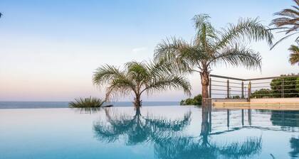Luxuriöse Ferienvilla mit privatem Swimmingpool und herrlichem Meerblick