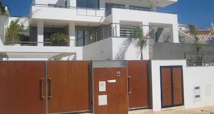 Luxueuse villa avec piscine privée et magnifiques vues sur la mer