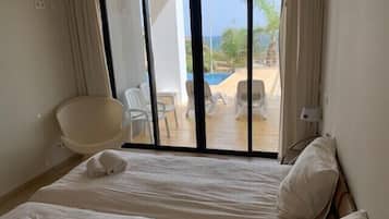 3 chambres, coffres-forts dans les chambres, fer et planche Ă repasser