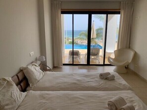 3 bedrooms, in-room safe, iron/ironing board, free WiFi