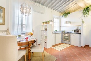 Frigorifero, microonde, forno, lavastoviglie
