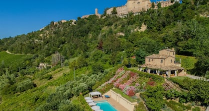 Villa Torre mit beheiztem Pool und Meeresblick in Ripatransone, in dem Gebiet des Rosso Piceno Wein