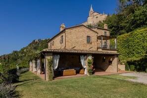 Exterior - Villa Torre with heated pool and sea view near Ripatransone, in the Rosso Piceno wine territory (Ripatransone)