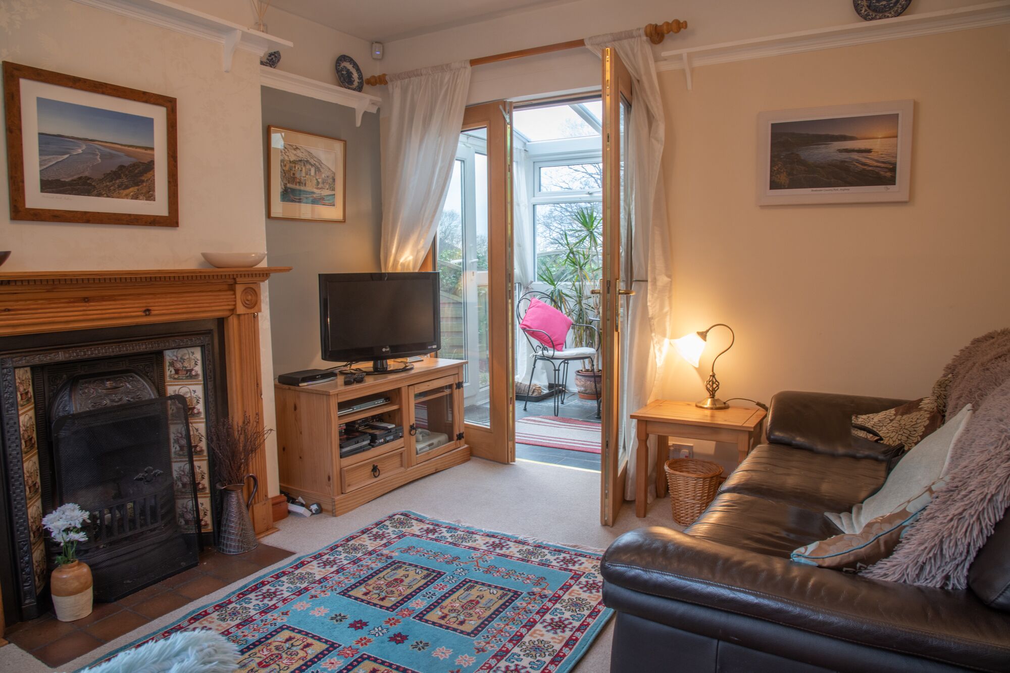 5 Star home from home in Snowdonia - where the mountains meet the sea