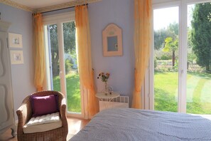 3 bedrooms, iron/ironing board, travel cot, free WiFi