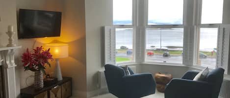 Smart TV, fireplace, stereo