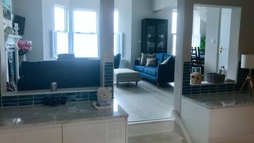 Smart TV, fireplace, stereo