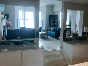 Smart TV, fireplace, stereo