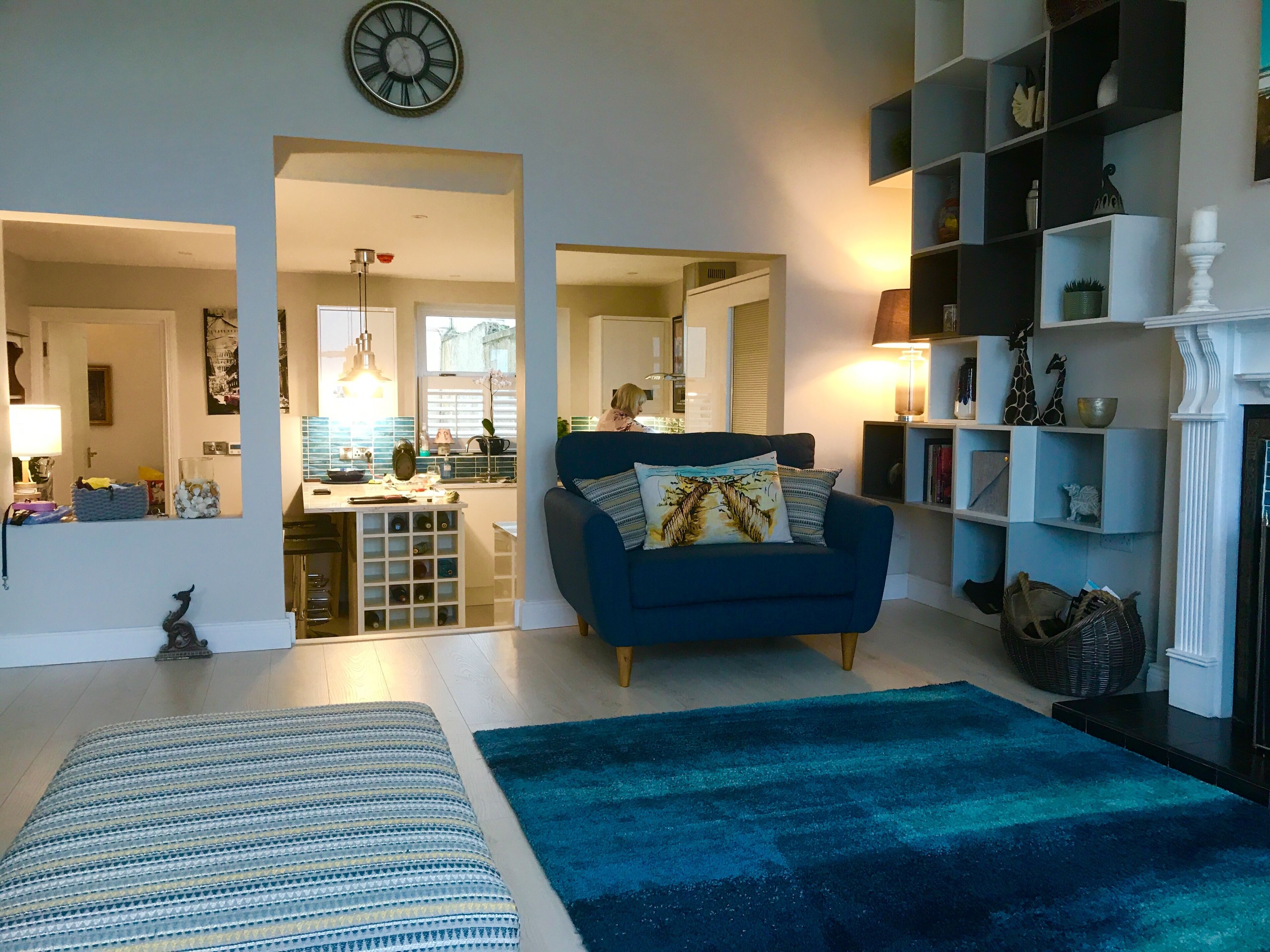 智能電視、壁爐、音響