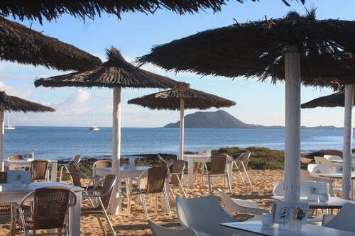 Belle villa face à la plage. PrivatePool, vue imprenable sur la mer et l'île