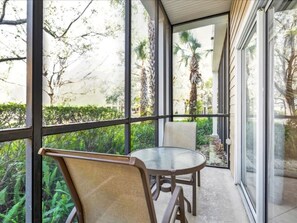 Outdoor dining - 3 Bedroom Apartment near Disney World (Davenport)