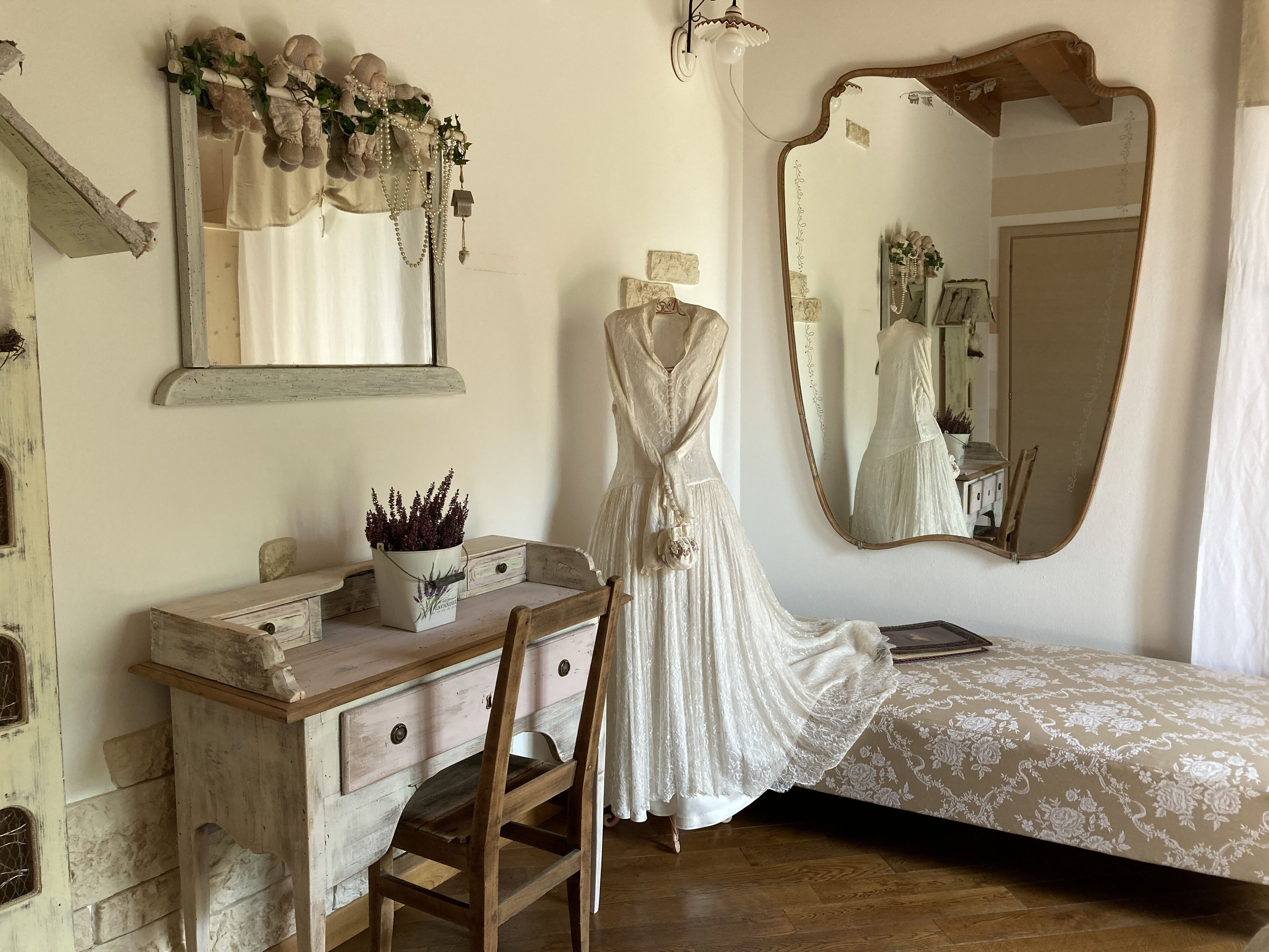 Verona, abitazione con portico e giardino, in casa singola, parcheggio interno