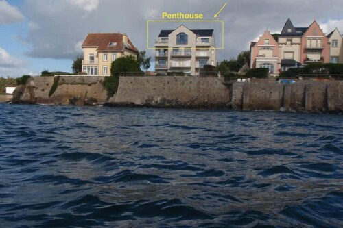 Tres bel et grand appartement moderne Penthouse les pieds  dans l'eau.