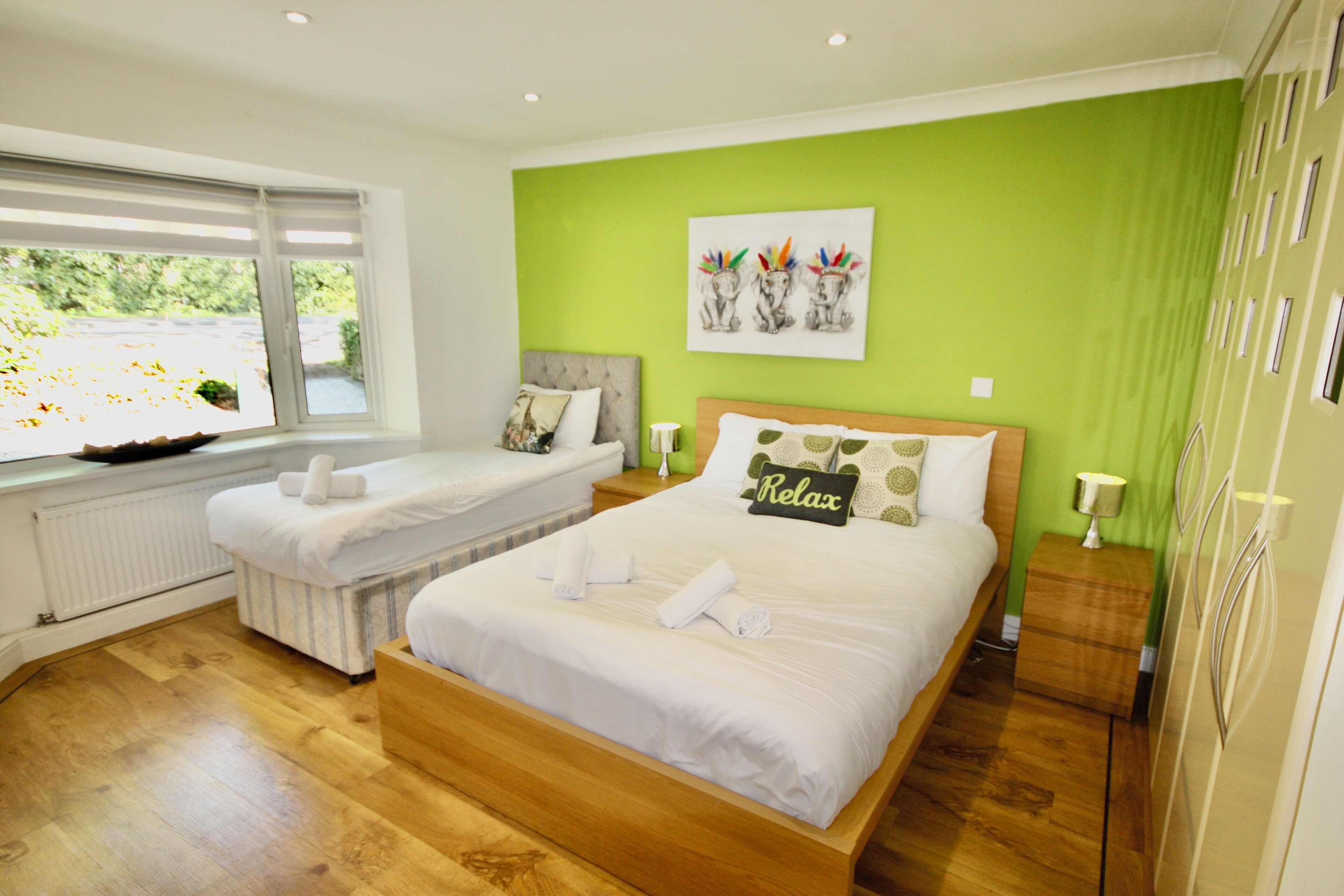 6 bedrooms, iron/ironing board, travel crib, internet