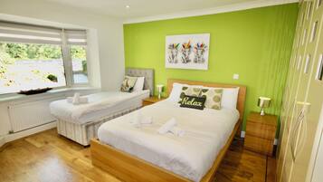 6 bedrooms, iron/ironing board, travel crib, internet