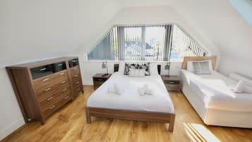 6 bedrooms, iron/ironing board, travel crib, internet