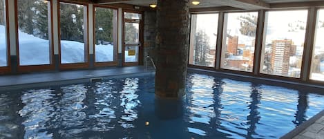 Piscina coperta, una piscina riscaldata