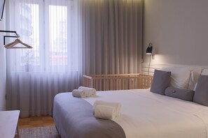 5 bedrooms, iron/ironing board, free WiFi, bed sheets