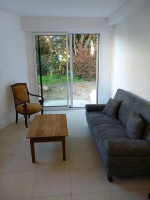 Fernseher, Kamin, DVD-Player, Tischtennisplatte