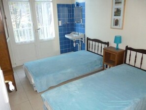 6 Schlafzimmer, Bügeleisen/Bügelbrett, kostenloses WLAN