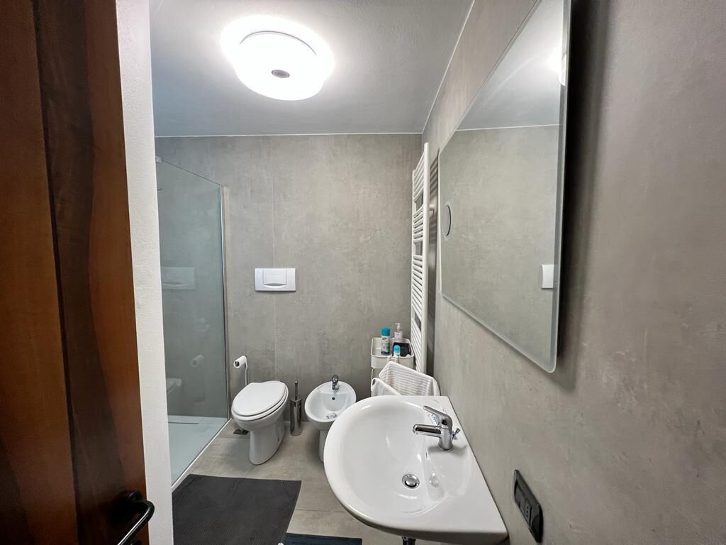 VILLA VISTA LAGO CON PISCINA SULLA COLLINA DI SALO’         CIR 017164-CNI-00022