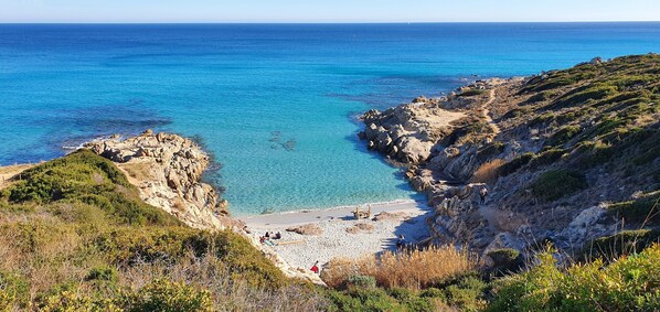 Sun loungers, beach towels - Modern And Well Equipped Apartment With Shared Pool And Beautiful Views (La Croix-Valmer)