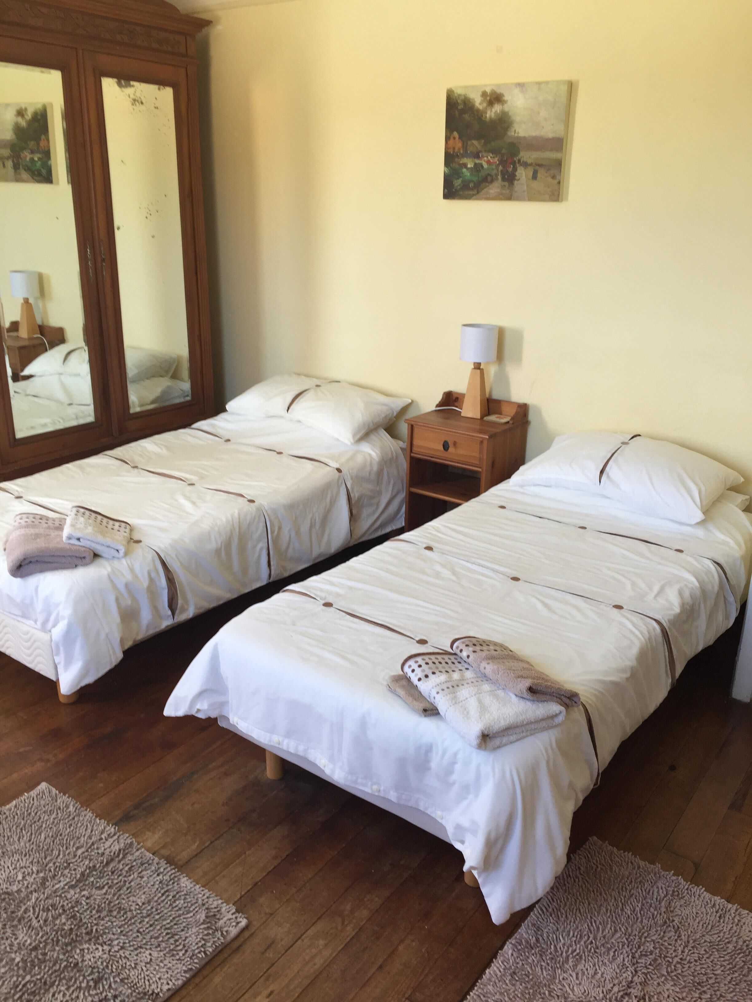 4 chambres, fer et planche à repasser, Wi-Fi, draps fournis