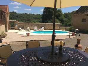 Outdoor dining - Maison Lajus, a restored Farmhouse With Private Pool (Luc-Armau)