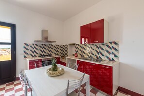 Refrigerador, horno, placa de cocina, lavavajillas