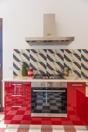 Kühlschrank, Ofen, Herdplatte, Geschirrspüler