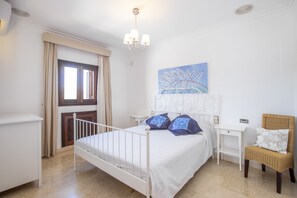 5 habitaciones, tabla de planchar con plancha y wifi gratis 